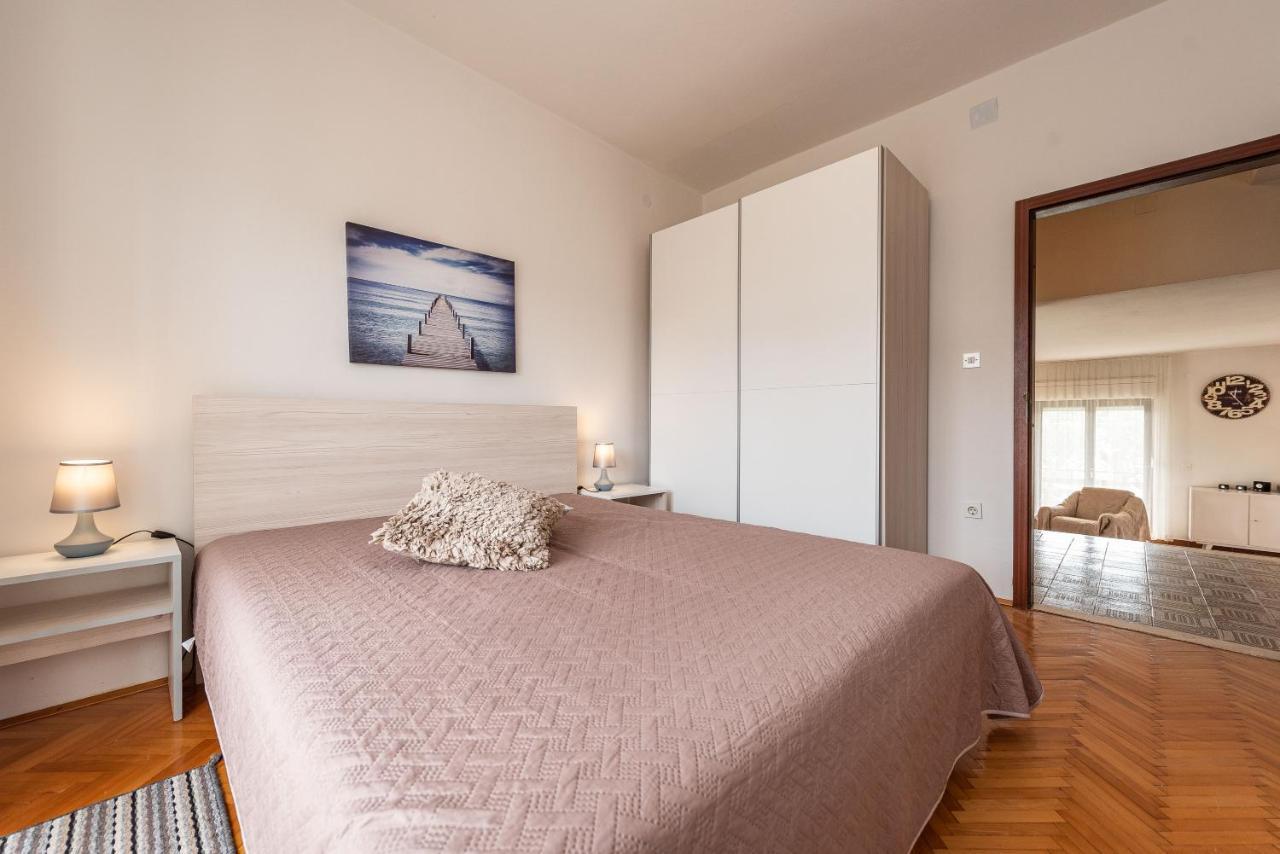 טוראני Beachfront Apartment Lostura מראה חיצוני תמונה