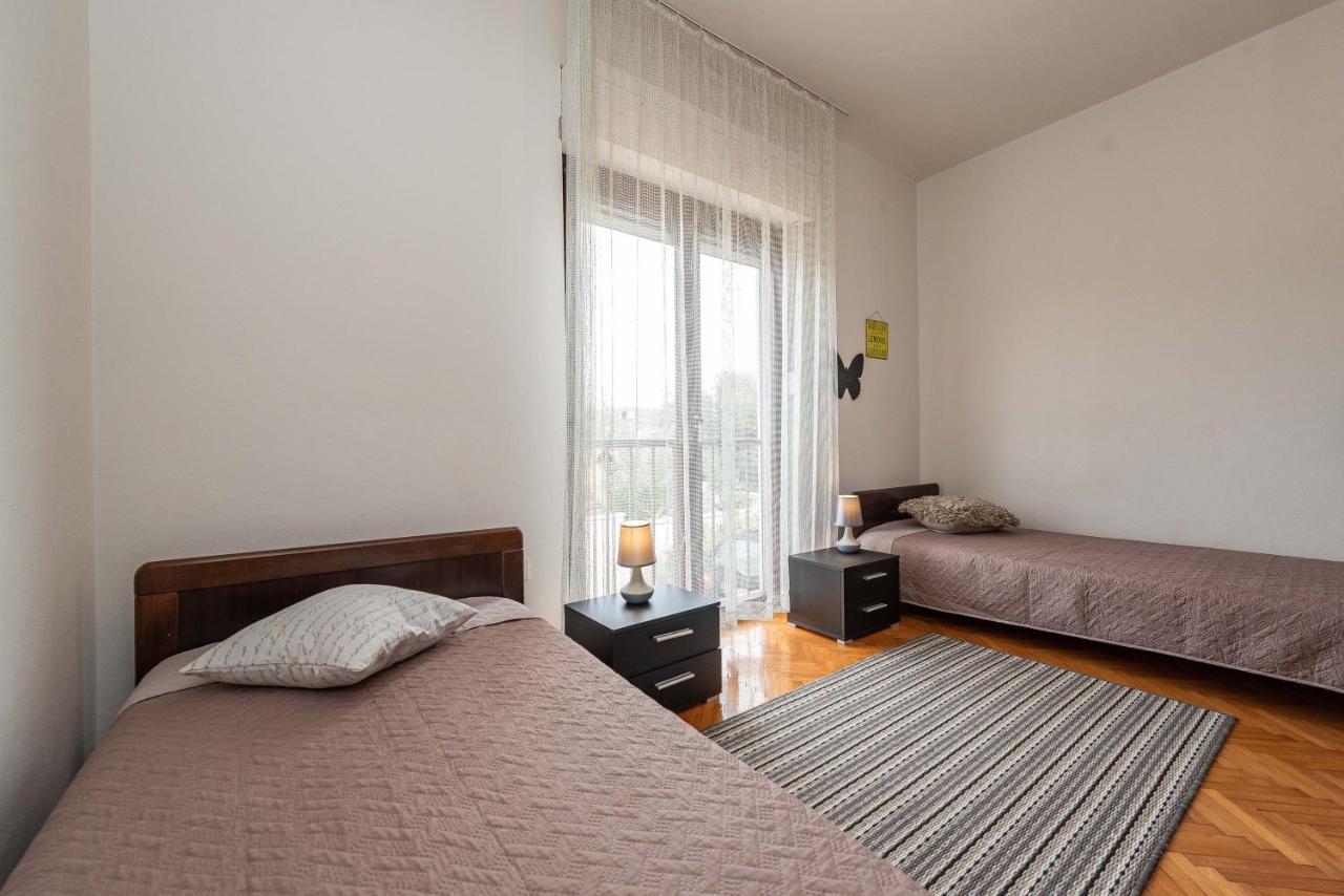 טוראני Beachfront Apartment Lostura מראה חיצוני תמונה
