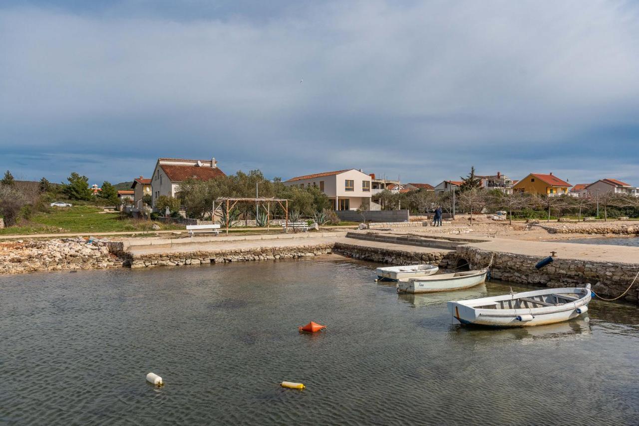טוראני Beachfront Apartment Lostura מראה חיצוני תמונה